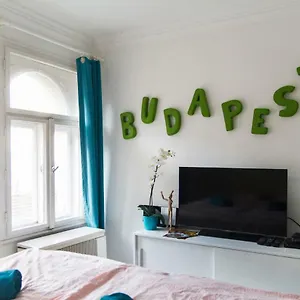 Queen Bed Apartamento Budapest